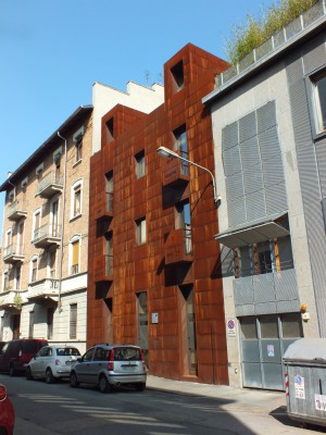 Parmatrentatré, edificio di civile abitazione in via Parma 33