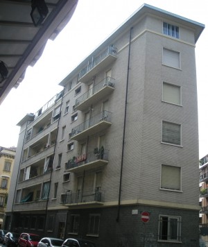Edificio a uso abitazione, negozi e fabbrica in via Abate Antonio Vassalli Eandi 37 