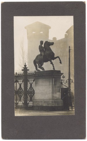 Cancellata di Piazzetta Reale. Dioscuro Castore. Fotografia di Giancarlo Dall'Armi, 1911-1928. © Archivio Storico della Città di Torino