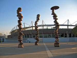 Tony Cragg, Punti di vista (trittico di sculture realizzate per le Olimpiadi invernali), 2006. Fotografia di Alessandro Vivanti