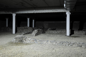 Resti di un antico complesso edilizio all’interno del parcheggio sotterraneo di corso XI Febbraio. Fotografia di Paolo Gonella, 2010. © MuseoTorino