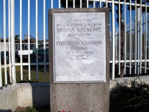 Lapide dedicata a Costanzo Giovanni (1893 - 1944), Bravin Giuseppe (1922 - 1944)