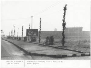 Stabilimento SNIA Viscosa, scorcio da corso Giulio Cesare angolo strada Cascinette. 1960 © Archivio Storico della Città di Torino