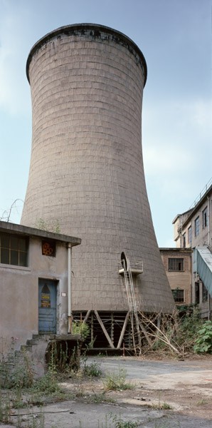 La torre di raffreddamento della Michelin nel periodo delle demolizioni. Fotografia di Filippo Gallino per la Città di Torino, luglio 1998.