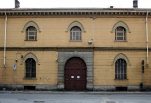 Ex caserma Maurizio De Sonnaz. Porzione del fronte su via De Sonnaz con ingresso principale. Fotografia di Caterina Franchini.