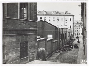 Scuola Edmondo De Amicis, via San Giuseppe Beato Cottolengo 45. Effetti prodotti dai bombardamenti dell'incursione aerea del 13 luglio 1943. UPA 3620D_9E01-06. © Archivio Storico della Città di Torino