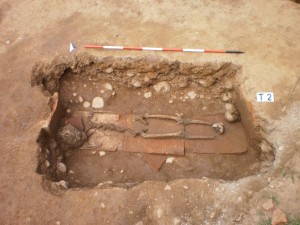 La tomba 1 al momento dello scavo, © Soprintendenza per i Beni Archeologici del Piemonte e del Museo Antichità Egizie