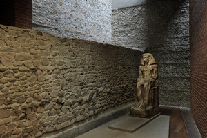 I resti delle mura romane all’interno del Museo egizio (4). Fotografia di Paolo Gonella, 2010. © MuseoTorino.