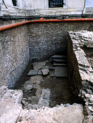 Settore occidentale della cripta romanica di San Salvatore. © Soprintendenza per i Beni Archeologici del Piemonte e del Museo Antichità Egizie