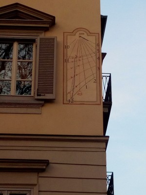 Orologio solare, corso Vittorio Emanuele 38