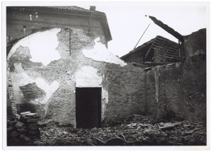 Archivio di Stato, Via Santa Chiara. Effetti prodotti dai bombardamenti dell'incursione aerea dell'8 dicembre 1942.  UPA 2725D_9C05-42. © Archivio Storico della Città di Torino