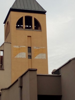 Orologio solare, Chiesa Santa Monica