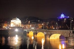 Scorcio Gran Madre, Po, ponte Vittorio Emanuele I e monte dei Cappuccini. Fotografia di Gianluca Partengo, 2010.