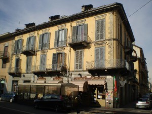 Casa di abitazione in via Cervino 1 angolo corso Vercelli