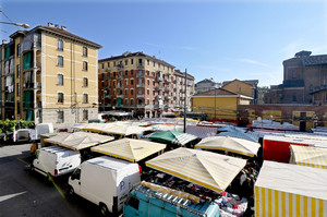 Il mercato di piazza Vittoria. Fotografia di Mauro Raffini, 2010. © MuseoTorino.