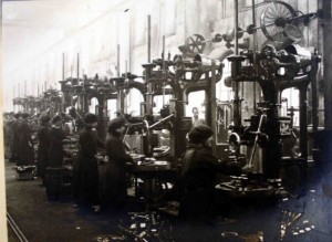 Reparto meccanica - trapani 1915-1916. ASTo, Sez. Riunite, Asnos, Fondo Materiale fotografico 358. © Archivio di Stato di Torino