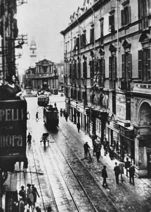 Via Roma prima delle trasformazioni anni '30. Fotografia databile prima degli anni Venti © Archivio Storico della Città di Torino (FT 13D15_016)
