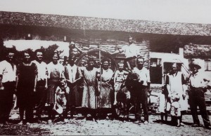 Cascina Fossata. L'aia, intorno al 1930