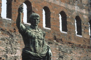 Monumenti a Giulio Cesare e Cesare Augusto