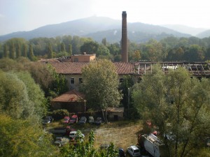 Lo stabile ottocentesco con il tetto scoperchiato. Fotografia Giuseppe Beraudo, 2010