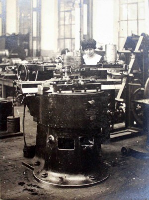 Elettricità - confezione delle bobine induttrici ci in piattina di rame 1915-1916. © Archivio di Stato di Torino