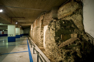 Parete di edificio pubblico romano esterno alle mura nel parcheggio sotterraneo di piazza Emanuele Filiberto. Fotografia di Marco Saroldi, 2010. © MuseoTorino