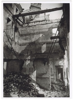 Piazza San Carlo. Effetti prodotti dai bombardamenti dell'incursione aerea del 20-21 novembre 1942. UPA 1803_9B01-29. © Archivio Storico della Città di Torino