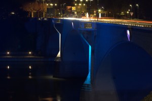 Illuminazione notturna del Ponte Balbis. Fotografia di Giuseppe Caiafa, 2011