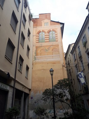 Parete dipinta a trompe l'oeil in via Barbaroux, 11