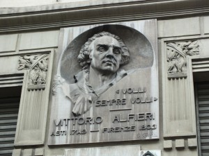 Scuola elementare Vittorio Alfieri, lapide in ricordo di Vittorio Alfieri. Fotografia di Paola Boccalatte, 2014. © MuseoTorino