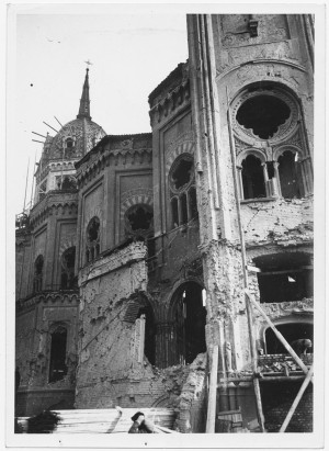 Via Federico Campana 8, Piazza Donatello, Via Oddino Morgari (già Pallamaglio), Chiesa Sacro Cuore di Maria. Effetti prodotti dai bombardamenti dell'incursione aerea del 28-29 novembre 1942. UPA 2252_9C01-35. © Archivio Storico della Città di Torino