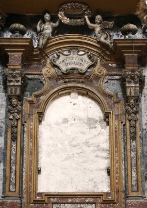 Interno della chiesa di Santa Croce, Altare a destra della Natività. Fotografia nella tesi di Francesca Romana Gaja, 2011-2012