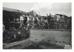 Stabilimento FIAT Grandi Motori, Via Carmagnola. Effetti prodotti dai bombardamenti dell'incursione aerea del 13 luglio 1943. UPA 3640_9E01-32. © Archivio Storico della Città di Torino/Archivio Storico Vigili del Fuoco