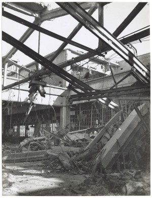 FIAT Autocentro - Stabilimento di Mirafiori. Effetti prodotti dal bombardamento dell'incursione aerea del 20-21 novembre 1942. UPA 2202_9B06-21. © Archivio Storico della Città di Torino