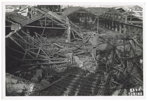 Società Italiana per il Gas – Officina Vanchiglia, Corso Regina Margherita 52. Effetti prodotti dai bombardamenti dell'incursione aerea del 12-13 agosto 1943. UPA 3922_9E03-28. © Archivio Storico della Città di Torino/Archivio Vigili del Fuoco