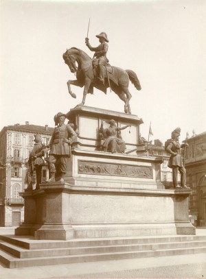 Carlo Marocchetti, Monumento a Carlo Alberto, 1856-1860. Fotografia di Mario Gabinio, 19 ottobre 1923. © Fondazione Torino Musei.