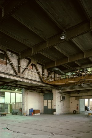 Immagini d’archivio degli spazi interni dello stabilimento della Savigliano, prima dello smantellamento. Fotografia di Filippo Gallino per la Città di Torino, dicembre 2000