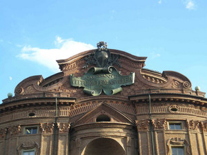 Lapide dedicata a Vittorio Emanuele II su Palazzo Carignano. Fotografia di Elena Francisetti, 2010. © MuseoTorino.