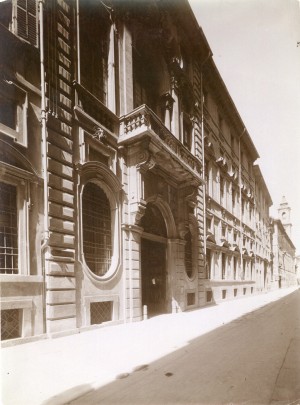 Palazzo Barolo, facciata. Fotografia di Mario Gabinio, 27 agosto 1925. Fondazione Torino Musei, Archivio Fotografico, Fondo Mario Gabinio. © Fondazione Torino Musei