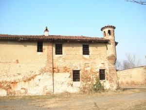 Torre del ricetto della cascina Torta del Drosso, Fotografia di Ilenia Zappavigna, 2009.