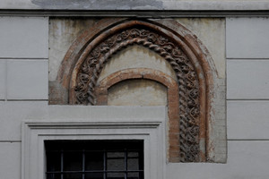 Resti di una finestra medievale in via Conte Verde. Fotografia di Paolo Gonella, 2010. © MuseoTorino.