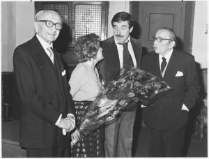 Angelo Alessio, Adriana Testa e Federico Goletti durante la premiazione al Teatro Erba in occasione della centesima replica de «L'ultimo Cesare». Protagonisti della serata, oltre a Gipo: Massimo Scaglione (regista), Gian Mesturino (direttore del teatro) e Giorgio Calcagno (giornalista).