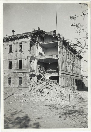 Corso Duca degli Abruzzi 45, Scuola Elementare “Michele Coppino”. Effetti prodotti dai bombardamenti dell'incursione aerea del 24 luglio 1944. UPA 4701_9F01-08. © Archivio Storico della Città di Torino