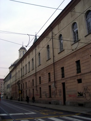 Convento di Santa Croce. Scorcio da via Accademia Albertina. Fotografia di Silvia Bertelli