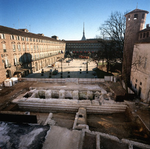 Tratto delle mura compreso tra Palazzo Madama e Palazzo Reale. © Soprintendenza per i Beni Archeologici del Piemonte e del Museo Antichità Egizie