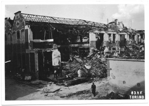 Stabilimento FIAT Grandi Motori, Via Cuneo (Via Carmagnola). Effetti prodotti dai bombardamenti dell'incursione aerea del 13 luglio 1943. UPA 3639_9E01-31. © Archivio Storico della Città di Torino/Archivio Storico Vigili del Fuoco