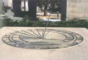 Orologio solare, Cimitero Monumentale