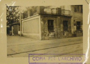 Fotografia tratta dalla richiesta di autorizzazione presentata da Michele Ferroglio per aprire due vetrine nella sua proprietà adibita all’esposizione. © Archivio Edilizio di Torino