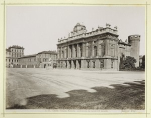 Palazzo Madama e piazza Castello. Fotografia Brogi. © Archivio Storico della Città di Torino