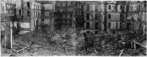 Via Saluzzo (già Via Lucio Bazzani 31). Effetti prodotti dai bombardamenti dell'incursione aerea dell' 8-9 dicembre 1942. UPA 2735_9F02_37. © Archivio Storico della Città di Torino